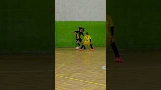Balança o corpo #dribles #skill #viral #futsal #ousadia #futebol #cabeludo