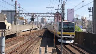 JR東日本総武緩行線231-0番台B6編成と209-500番台C506編成。