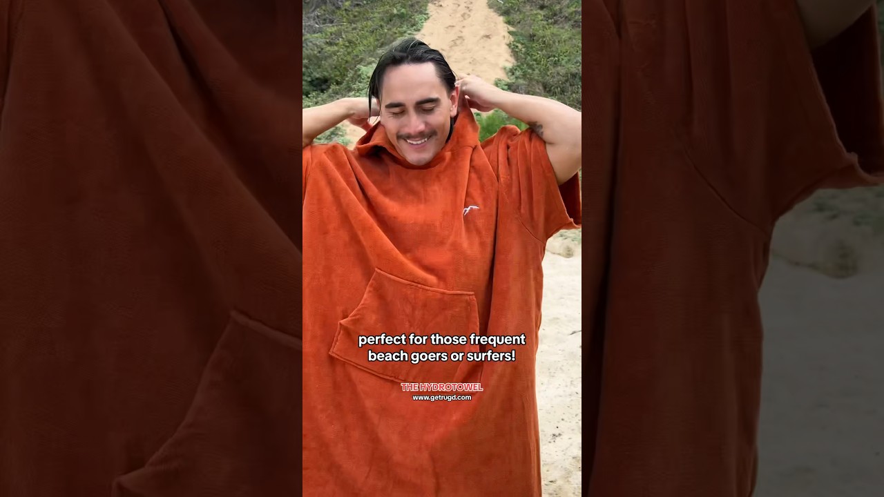 Towel poncho for surfing, swimming and outdoor summer activities 🙌🏽 Shop now at getrugd.com ☀️