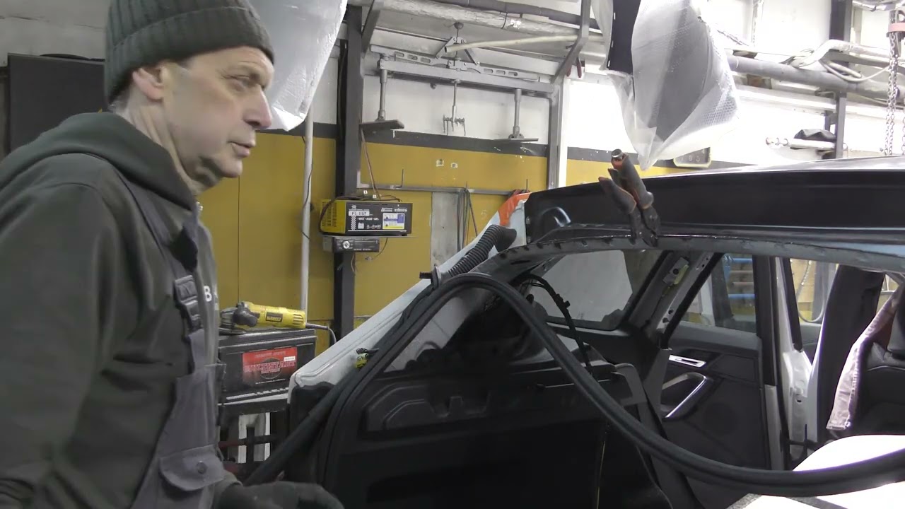 Replacing a Damaged BMW iX1 Roof. Замена поврежденной крыши BMW iX1