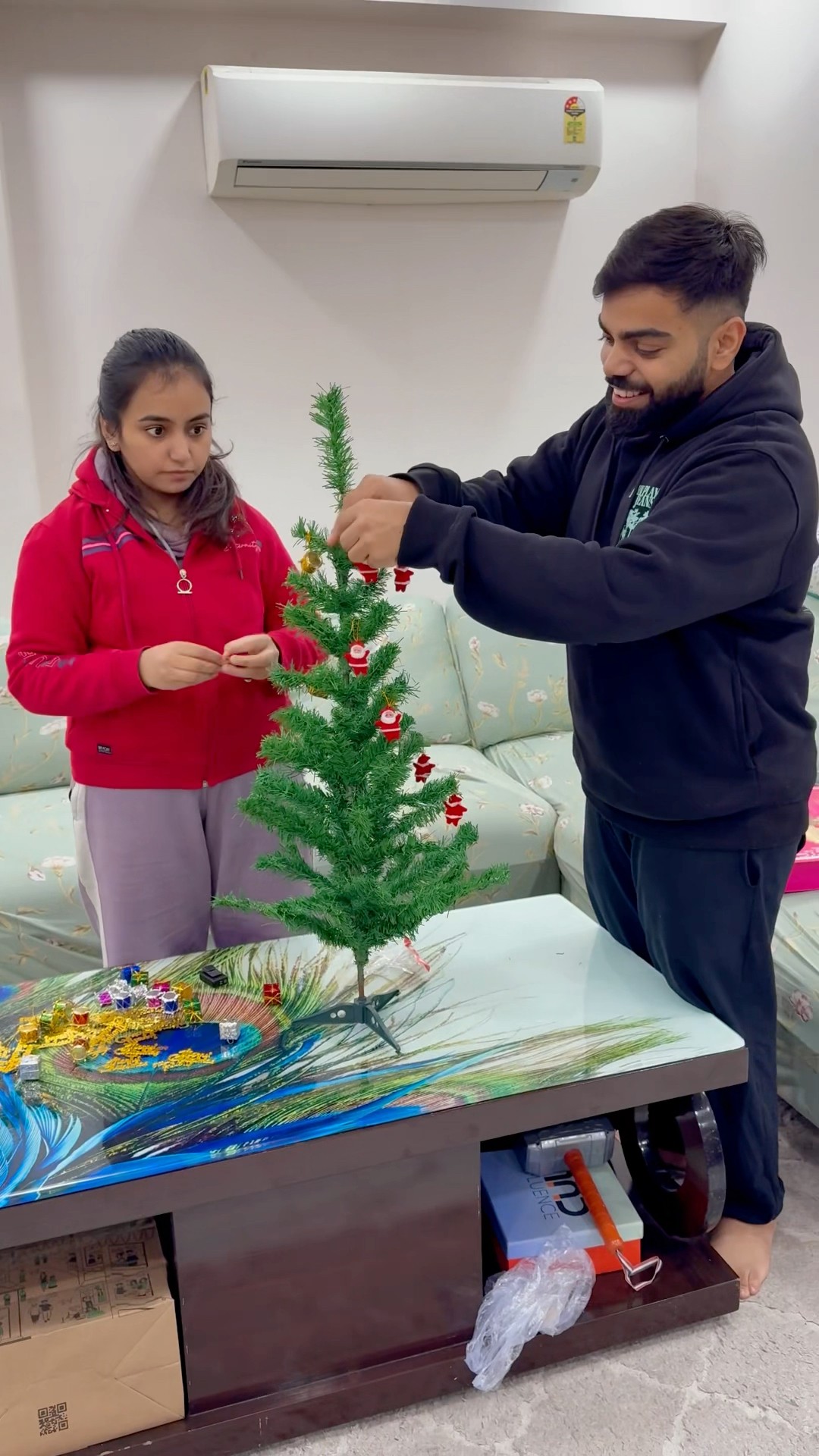 Gaurav gudiya nai christmas tree sajaya #shorts #youtubeshorts #gauravaroravlogs #merrychristmas