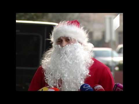 სანტა კლაუსი კალაძე საზოგადოებას ახალ წელს ულოცავს