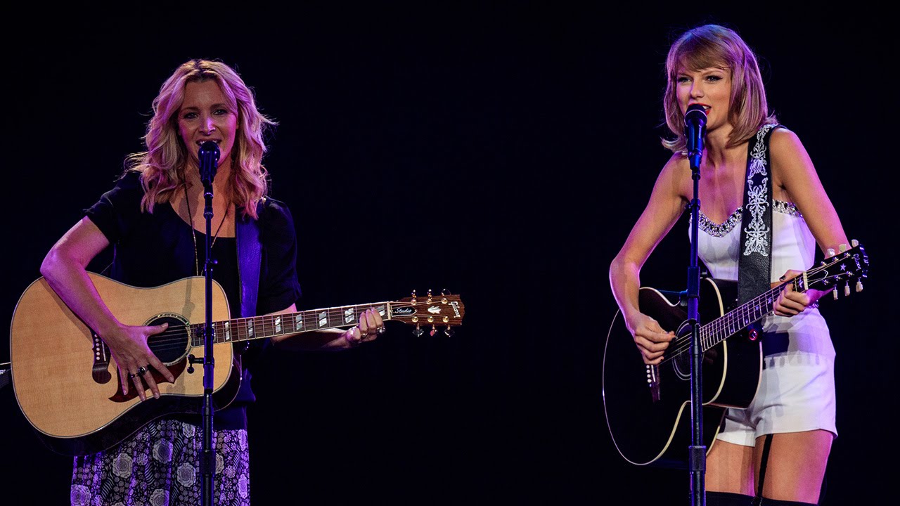 Taylor Swift Lisa Kudrow Perform Smelly Cat Video