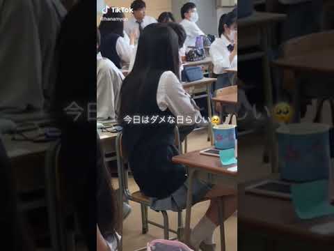 Cute Japanese Schoolgirl 🌸☺️