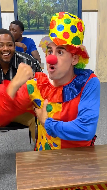 Class clowns be like… 😑🤪😂 #shorts #youtubeshorts #funny #comedy #class #prank #school #college