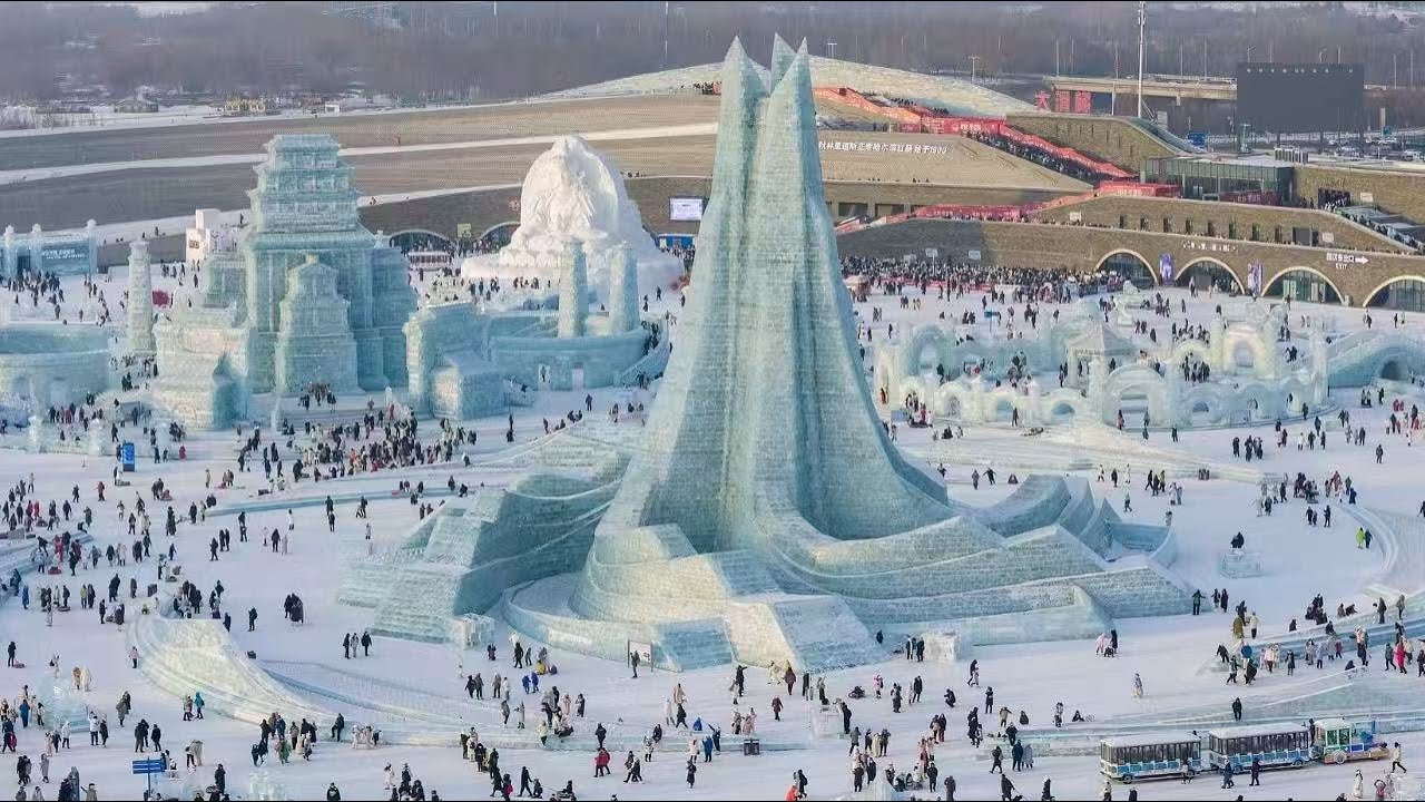 Live: Harbin Ice and Snow World draws visitors to northeast China