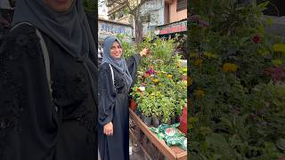 Bahot Khubsurat Phool H Friend K Ghar Aayi