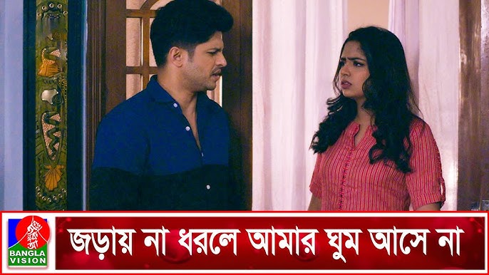 Loli ayol kochada mushukini korsatmoqda Rus xotinlari videoda oyoqlarini yoyishdi