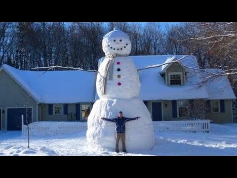 Im Park einen Schneemann bauen.