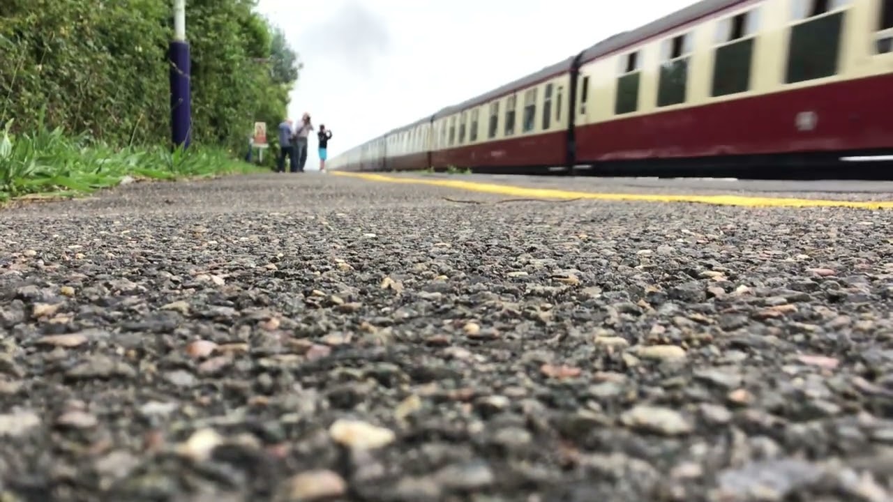 SR 34046 ‘Braunton’ Rushs through