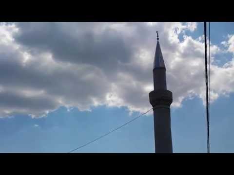Rrënimi i minares së xhamisë së vjetër për ndërtimin e xhamisë së re