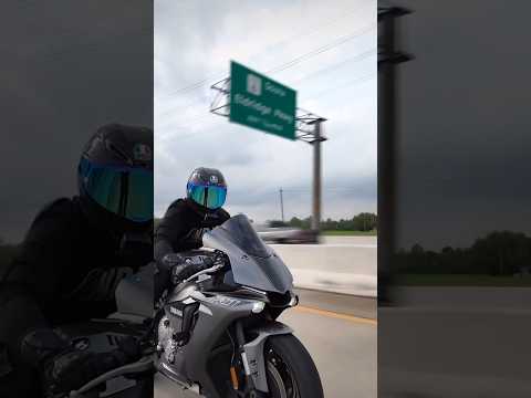 Yamaha R1 #yamaha #yamahar1 #r1 #agv #gray #stunts #bike #rider #shorts @AbhishekmishraR15v3