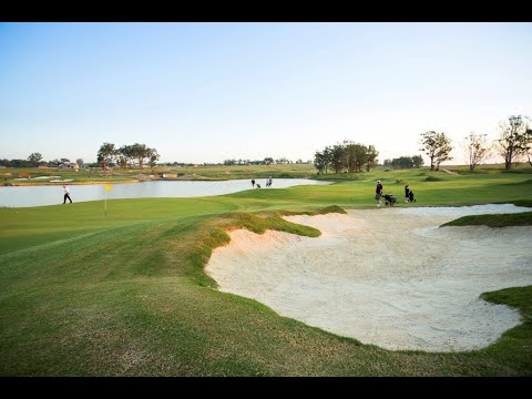 13th hole of Bingara Gorge Golf course