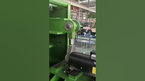 Hydraulic mould oscillator for continuous casting machine