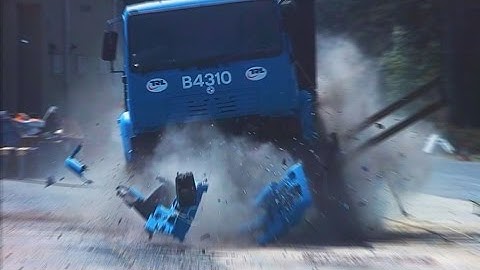 Frontier Pitts PAS 68 Static HVM Terra Bollards The Planet Range Crash Tested