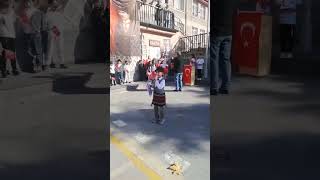 Yazıyor Yazıyor Huriyetin Ilan Edildiği Yazıyor