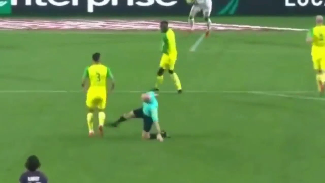 Fail Nantes vs Psg referee Tony Chapron kicks a player and the excluded ...