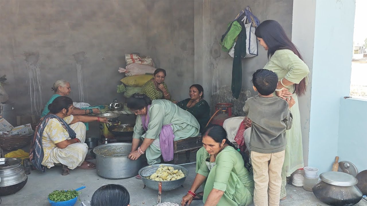 🌸गांव में ऐसे होती है 🌸हमारे यहां हल्दी की रसम🌸 भाई की हल्दी की तैयारी में🌸 चढ़ गयी कढ़ाई 🌸