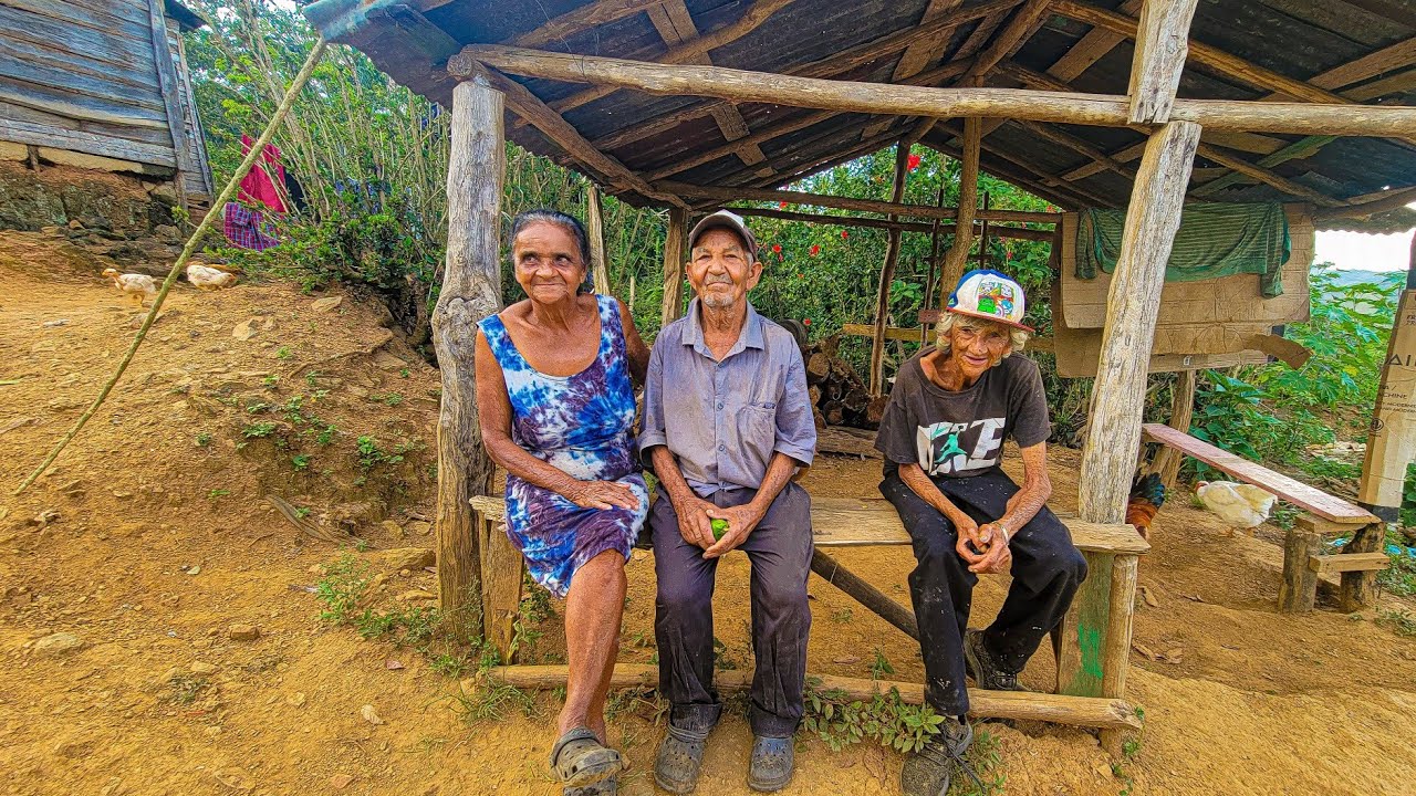 Toda una  Vida Trabajando su Conuco,  y Nunca Tubo Nada porque toda su cosecha la regalaba  .