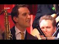 Typhoon & New Cool Collective - Chocolade (ft. Sticks & Rico) bij DWDD (13-05-09)
