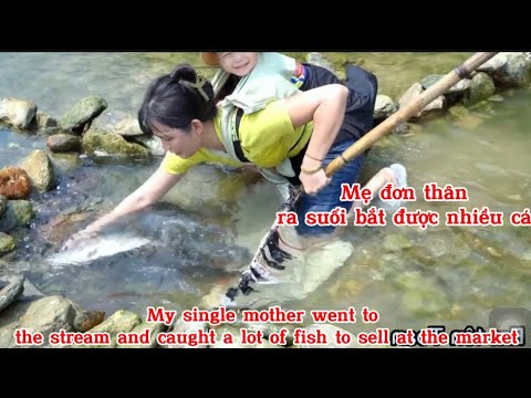 Single mother went to the stream to catch fish to sell at the market ...