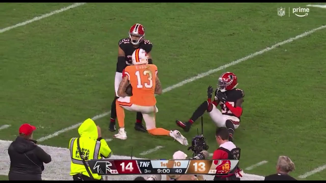 Mike Evans OVER Cobee Bryant for a 45-Yard Gain!! 