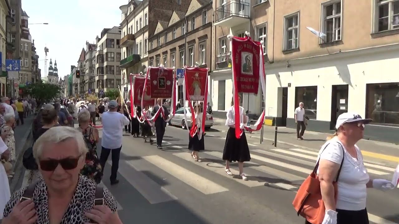 Procesja Bożego Ciała Poznań 2023 - Rzućmy się wszyscy - ul.Garbary