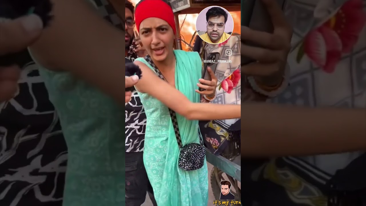 Delhi viral vada Pau girl with rude behaviour 