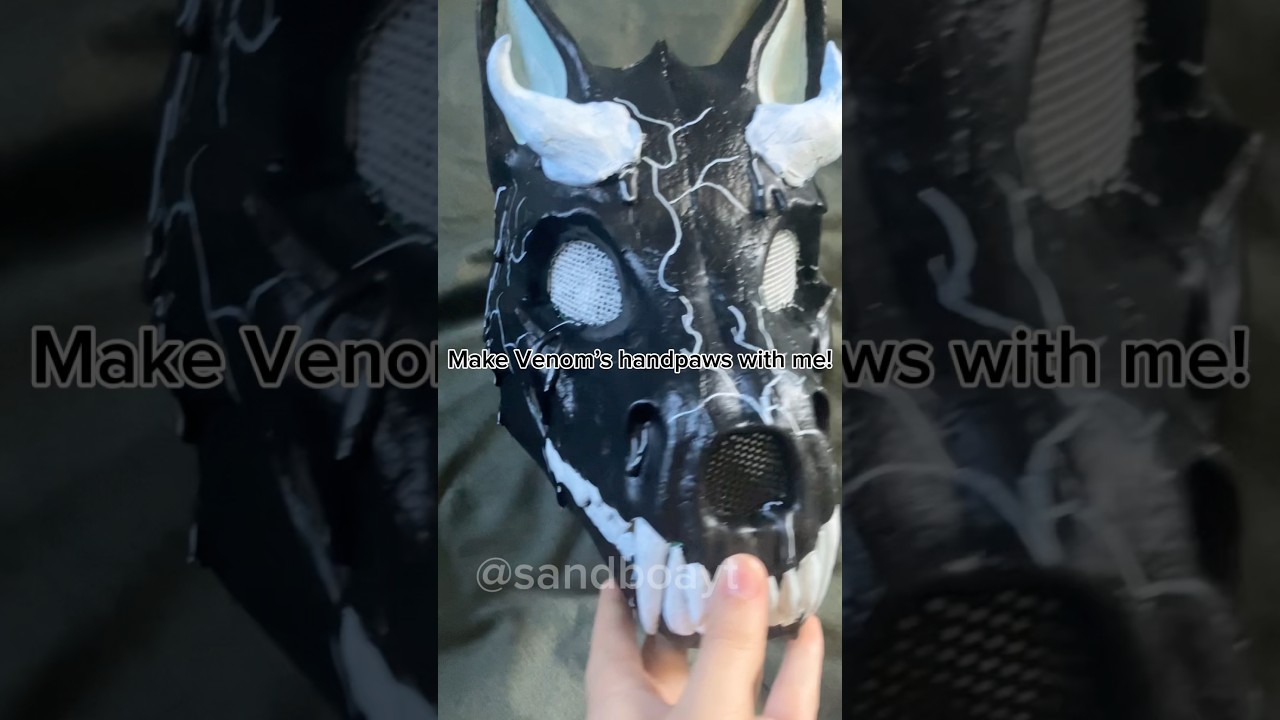 Venom handpaws! :3#furry #fauxfur #cosplay #fursuit #dinomask #marvelcosplay #notatherian #antizoo