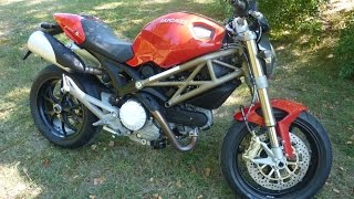Ducati Monster 796 dans la vallée de l&#39;Ouche