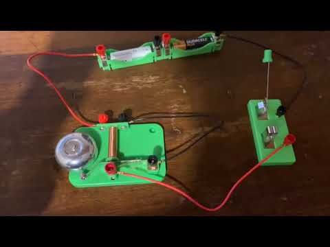 Video: In un campanello elettrico l'elettromagnete è magnetico quando l'interruttore è?