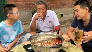 【食味阿远】天气凉快了，阿远和家人涮火锅吃，两盒肥羊一盒肥牛，吃的过瘾 | Shi Wei A Yuan