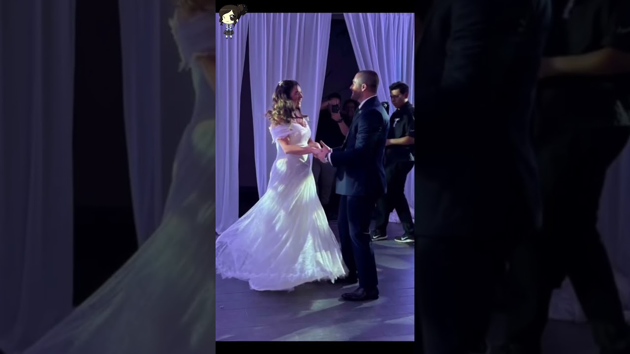 As&iacute; Fue El Vestido De Claudia Mart&iacute;n Para Su Boda Con Carlos Said #claudiamartin #carlossaid