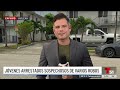 Detienen a hombre y a adolescente tras serie de robos en autos en Miami