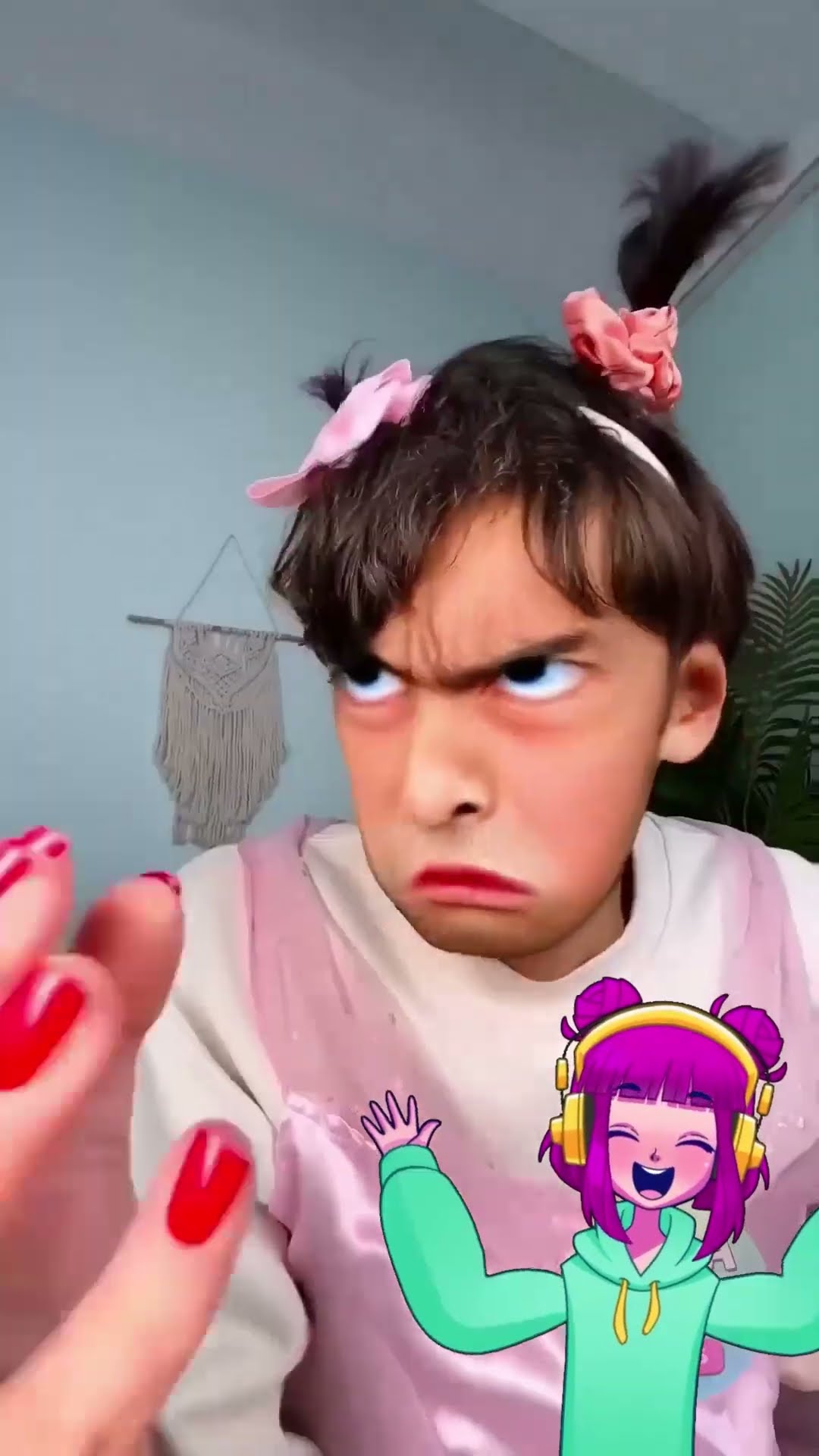 ? Applying long nails #humor #nails #nailart #funny #comedy #family #parents