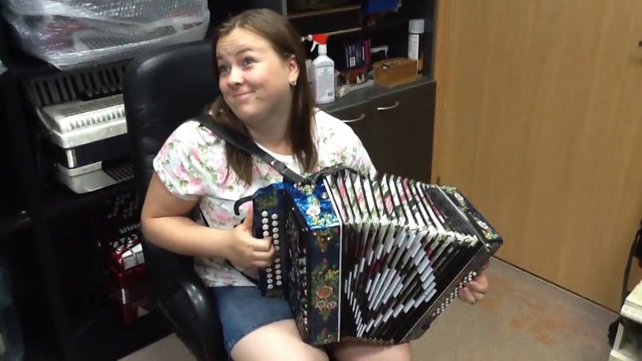 video-porno-devushka-rabotaet-palchikami