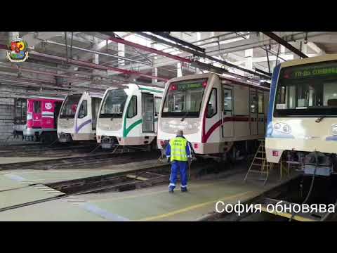 Видео: Как се движи новият тематичен влак в метрото