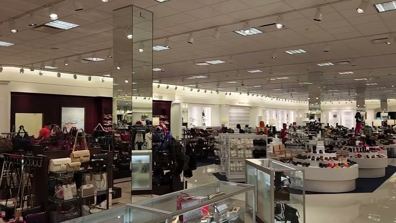 Allison checks out Von Maur – Allison M.