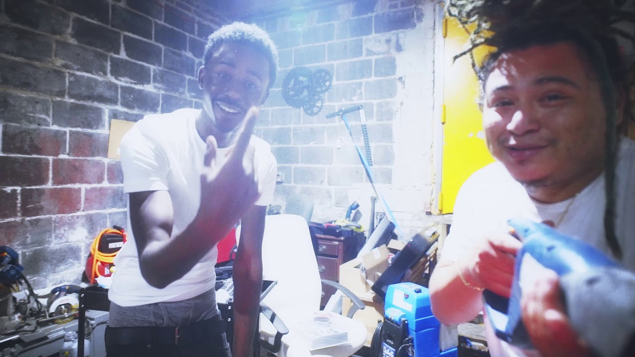 Twinnski Rapper E4rmDaCity X Twinnski - Gravy Freestyle - YouTube