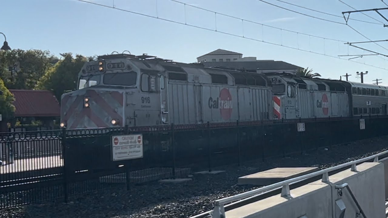 [Doubleheader] Caltrain Gallery Set in Local Service 126 with F40PH ...