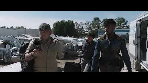 Does Black Panther have claws?