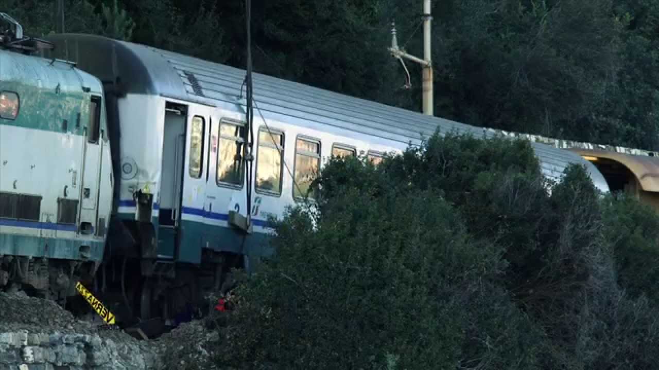 VERNAZZA AUTOGRU RIMUOVE IL TRENO DI ANDORA