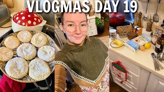 VLOGMAS DAY 19 | christmas baking party with my mom \& lindsey!