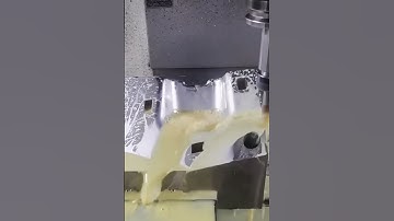 Surface CNC machining process! The CNC machining center is working!