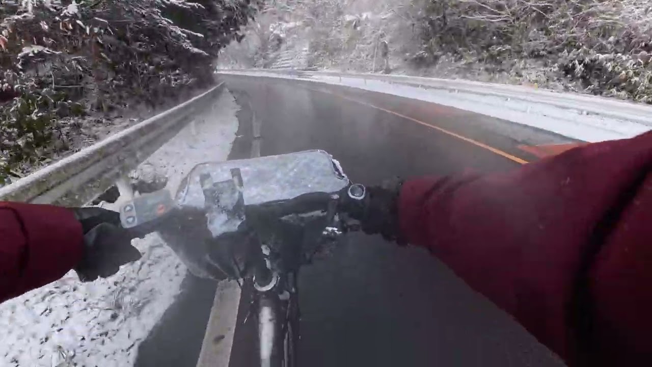 Cycling in snow (Hachiman to Aobayama)