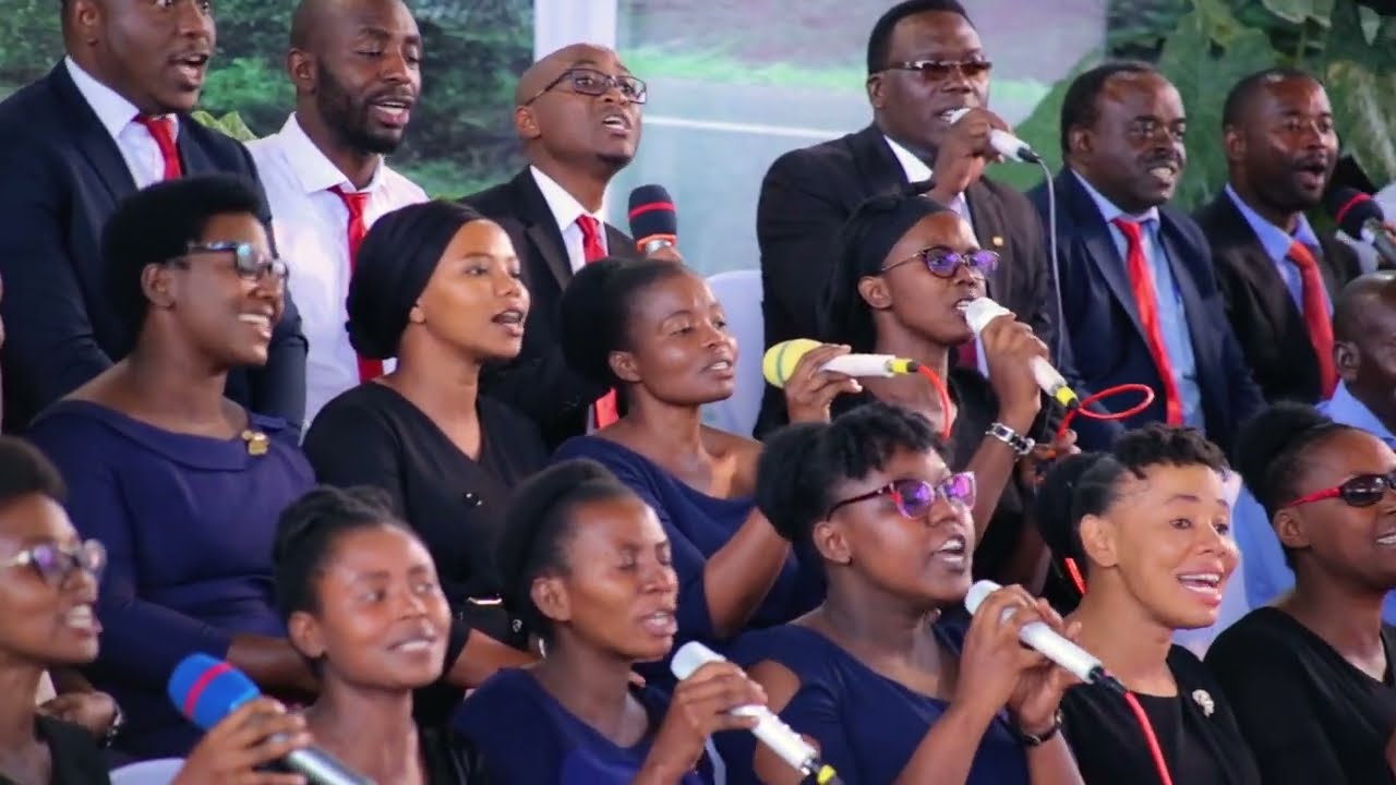 PIGA PANDA & TUKIFIKA MBINGUNI (Medley) by KIRUMBA ADVENTIST CHOIR
