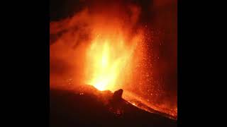 La Palma volcano eruption lava fountains from second vent 20 Sep 2021 @VolcanoDiscovery