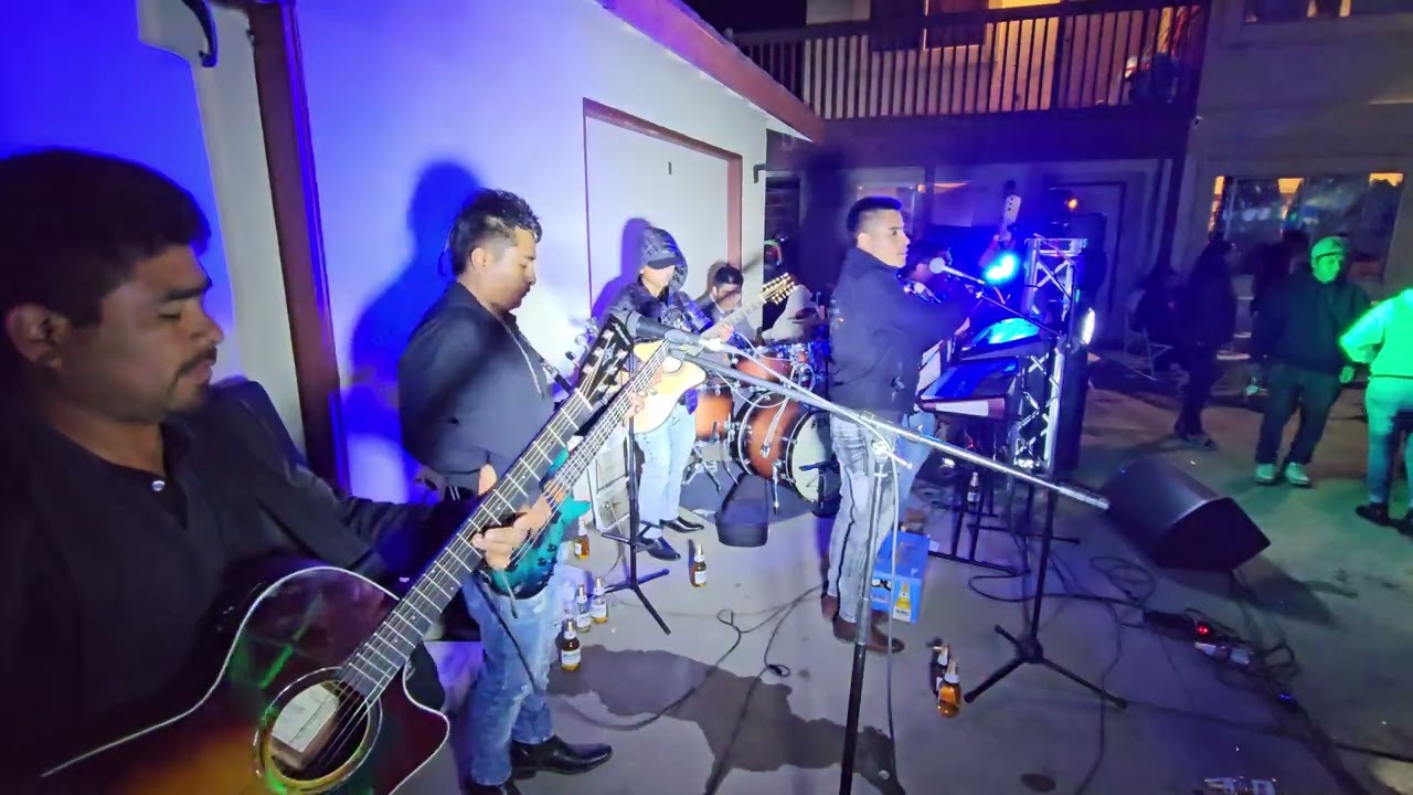 Grupo Isavi Ñuu Itiatanu ft Grupo Corazón Mixteca de Eron Ortiz en Santa Maria; Ca. En la Bautizo.