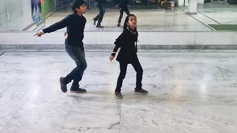 #Aavanjaavandance #war2 #hrithikroshan #kiaraadvani #brothersisterduo #Kr@zzyK@rtik #songloverGitali