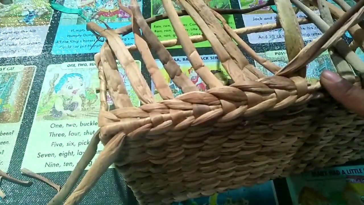 Nampan kotak dari eceng gondok